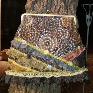 Vintage "FRAME" Purse w/Retro Kisslock Closure